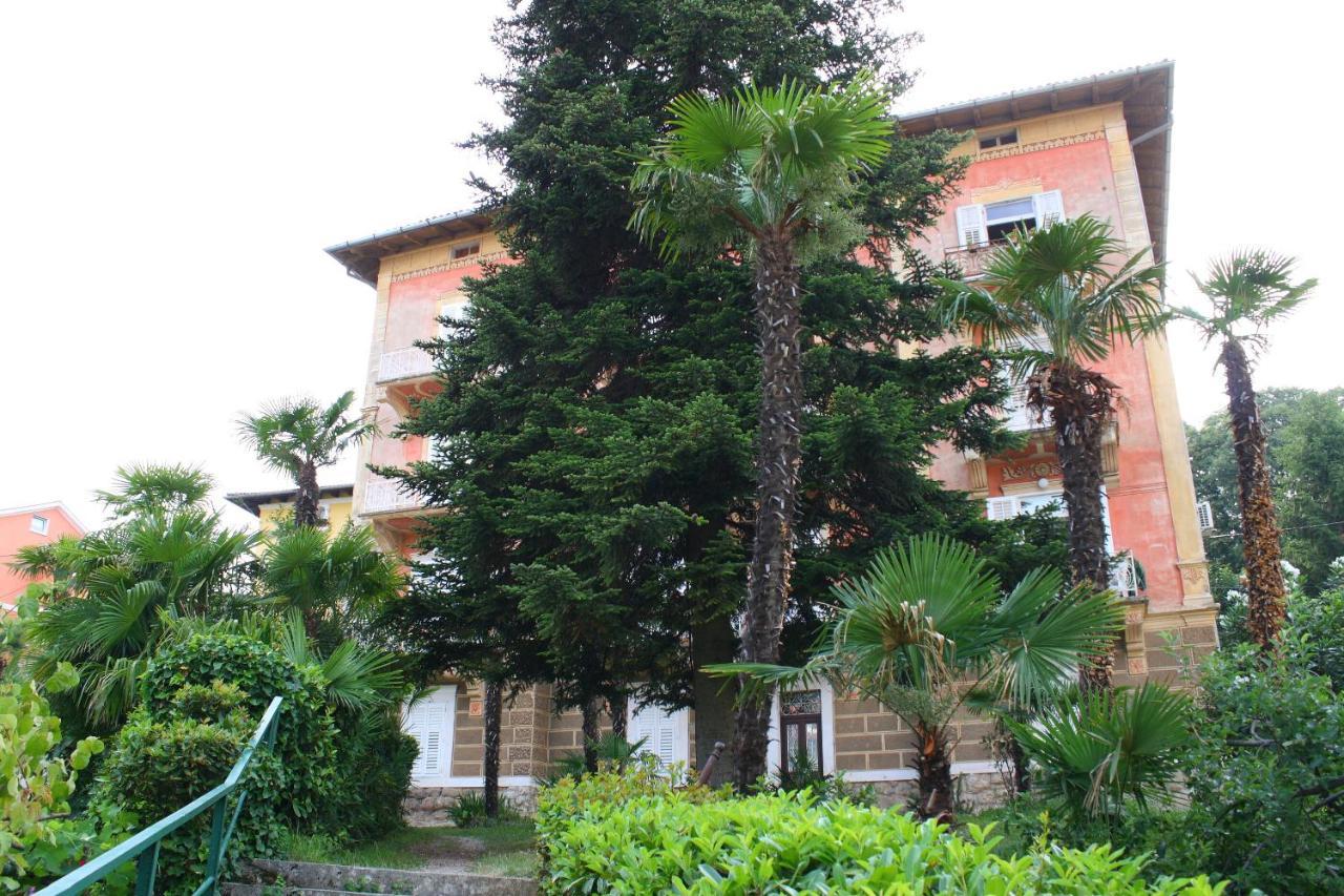 Apartments Rezine Lovran Exterior foto